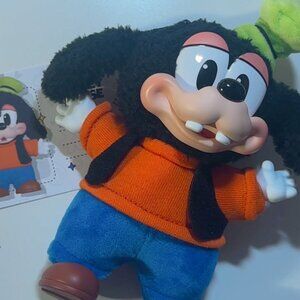 Mickey Family Cute Together - Goofy